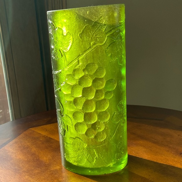 Vintage Resin Mid Century Sascha Brastoff Green Grape Themed Vase - Picture 2 of 12